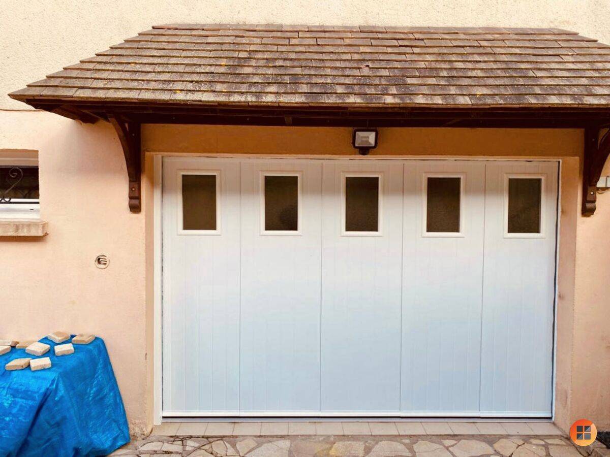 Installation d'une porte de garage sectionnelle latérale à Champhol (28300), Eure-et-Loir