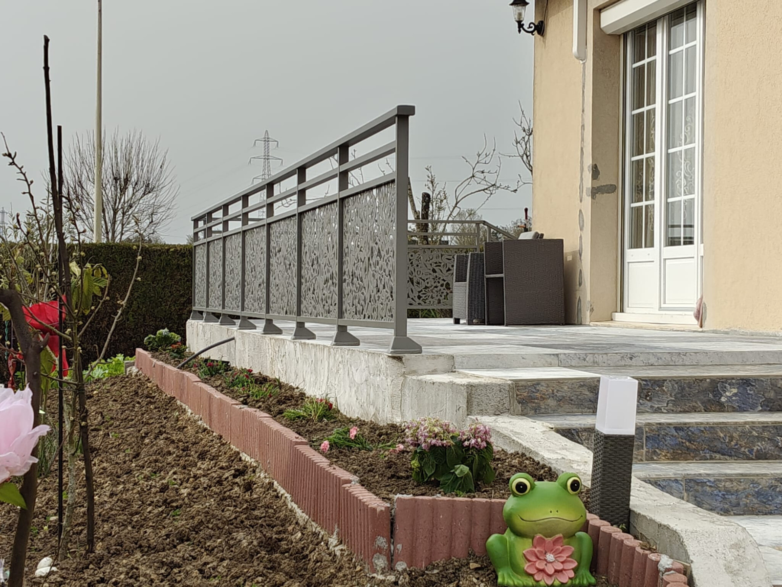 Pose et vente d’un garde-corps aluminium pour terrasse à Chartres 1