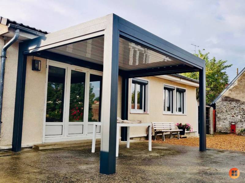 Pose d'un pergola bioclimatique  à lames orientable de chez Marquises à Barjouville 28630