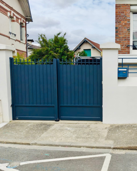 Portail Pont-Aven de la marque KOSTUM à LOMBAYE