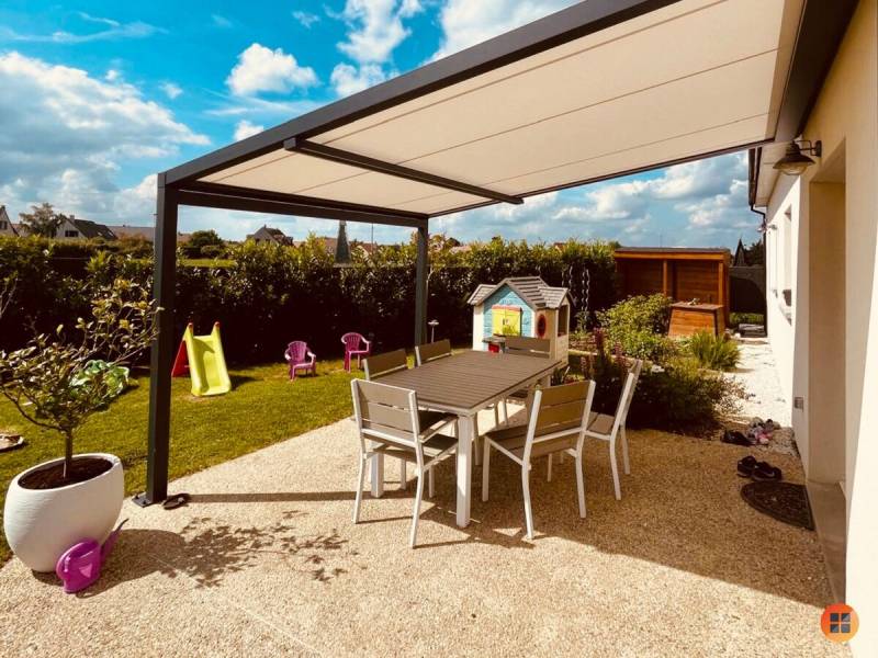 Pose d’une pergola ZIP avec toile motorisée de chez Winsol à Champhol 28300 en Eure-et-Loir