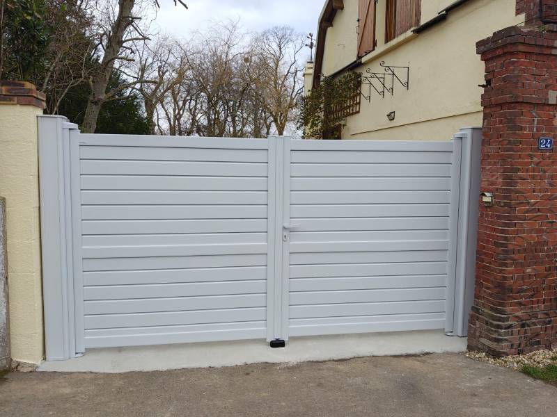 Pose d’un portail 2 vantaux LITENN Kostum en aluminium, garanti 30 ans, dans la région de Chartres 1