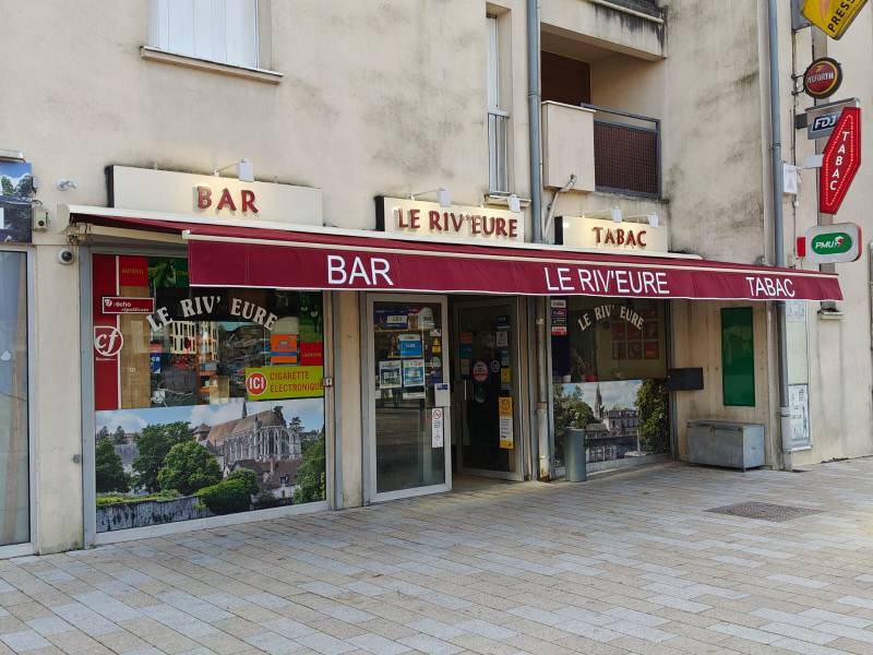 Pose et vente de store banne à Chartres – Bar Tabac Le Riv’eure 1