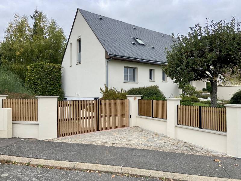 Vente et pose d'un portail et d'une clôture en aluminium de la marque Kostum à Chartres 1